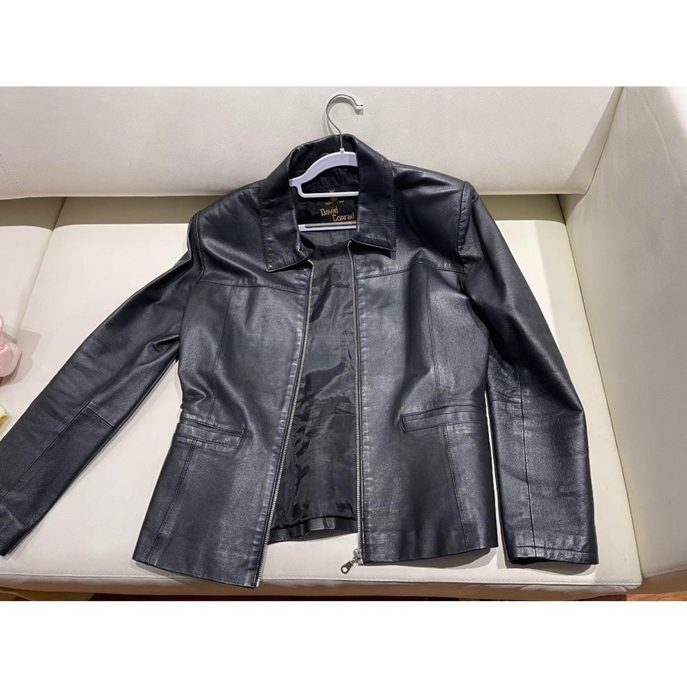 Beautiful vintage leather jacket in pristine condition in size small